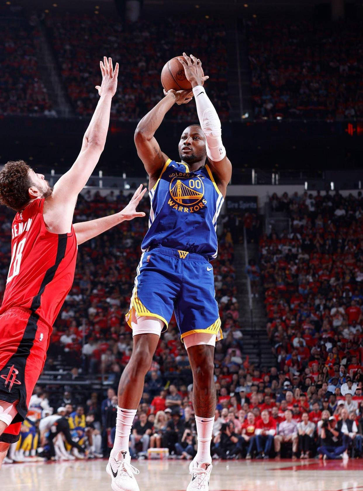 球员意外受伤,或将缺席未来几场重要赛事的简单介绍 球员意外受伤,或将缺席未来几场重要赛事的简单介绍