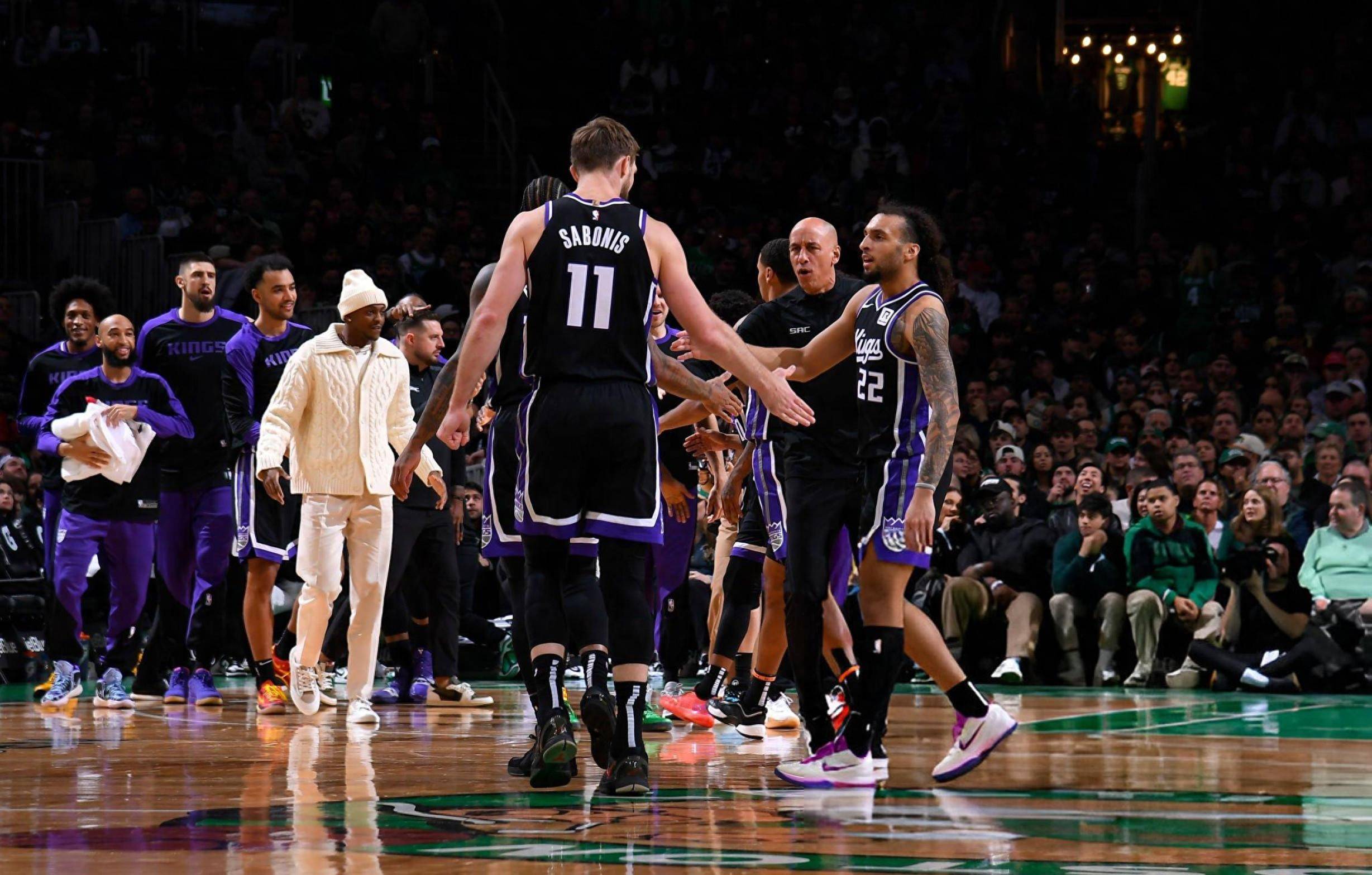 勇士客场击败国王，豪取六连胜