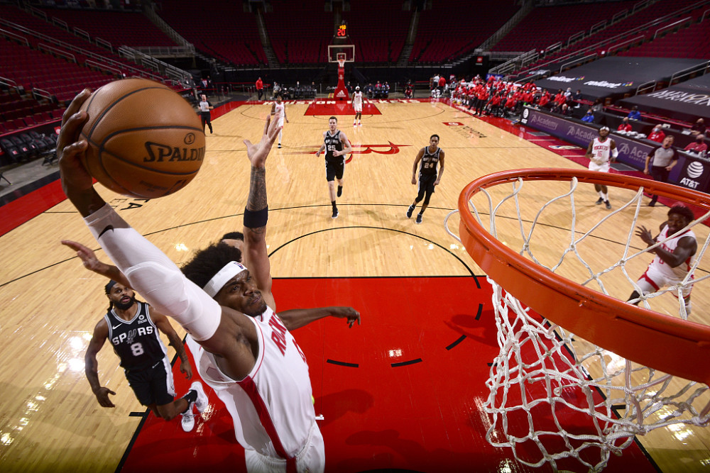 活塞惨败火箭,格兰特贡献27分 活塞惨败火箭,格兰特贡献27分