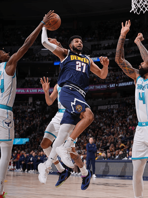 土耳其男篮鏖战马刺,波特送出助攻 土耳其男篮鏖战马刺,波特送出助攻