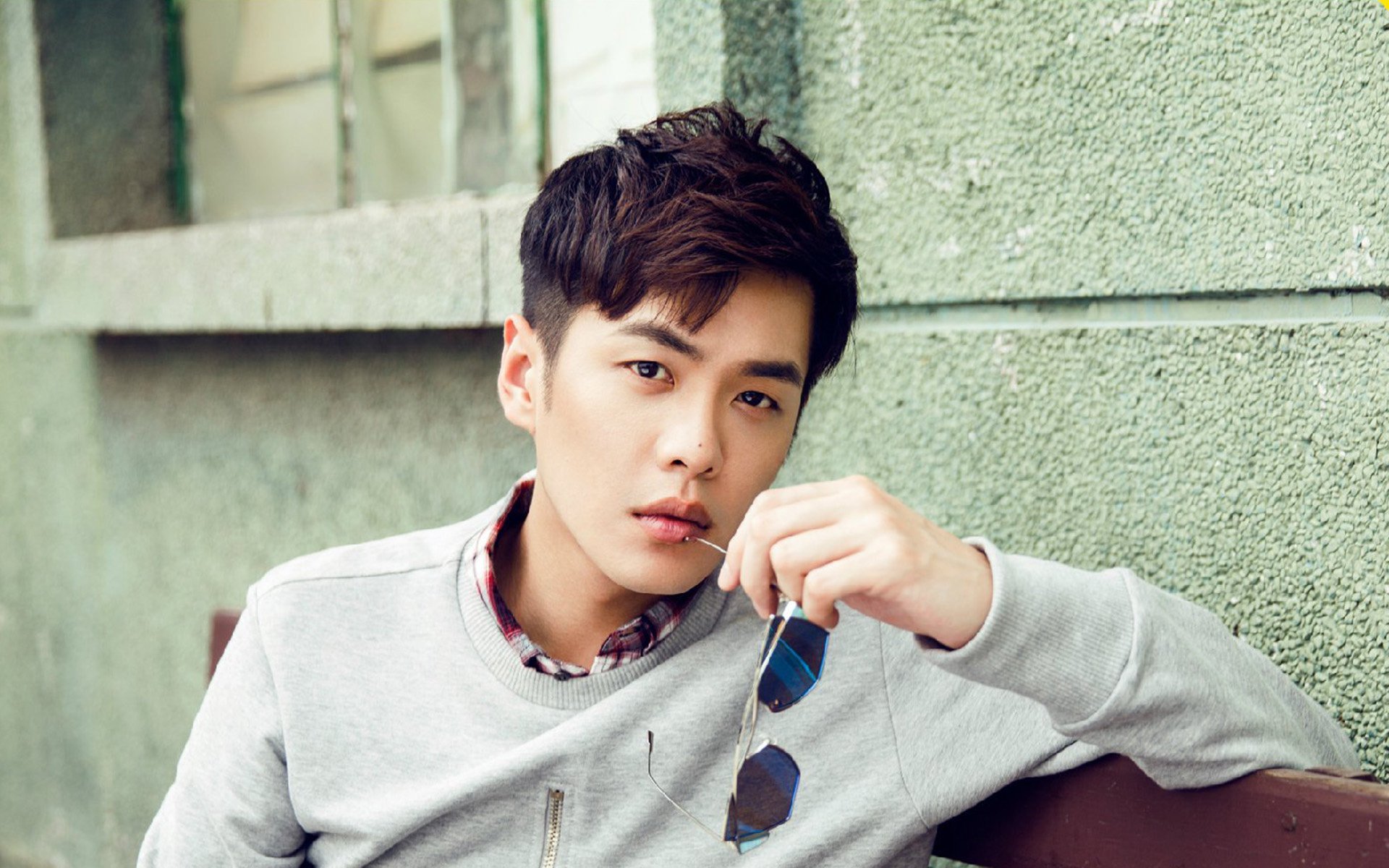 拉文总决狂砍40+马刺团队篮球击溃老鹰登顶