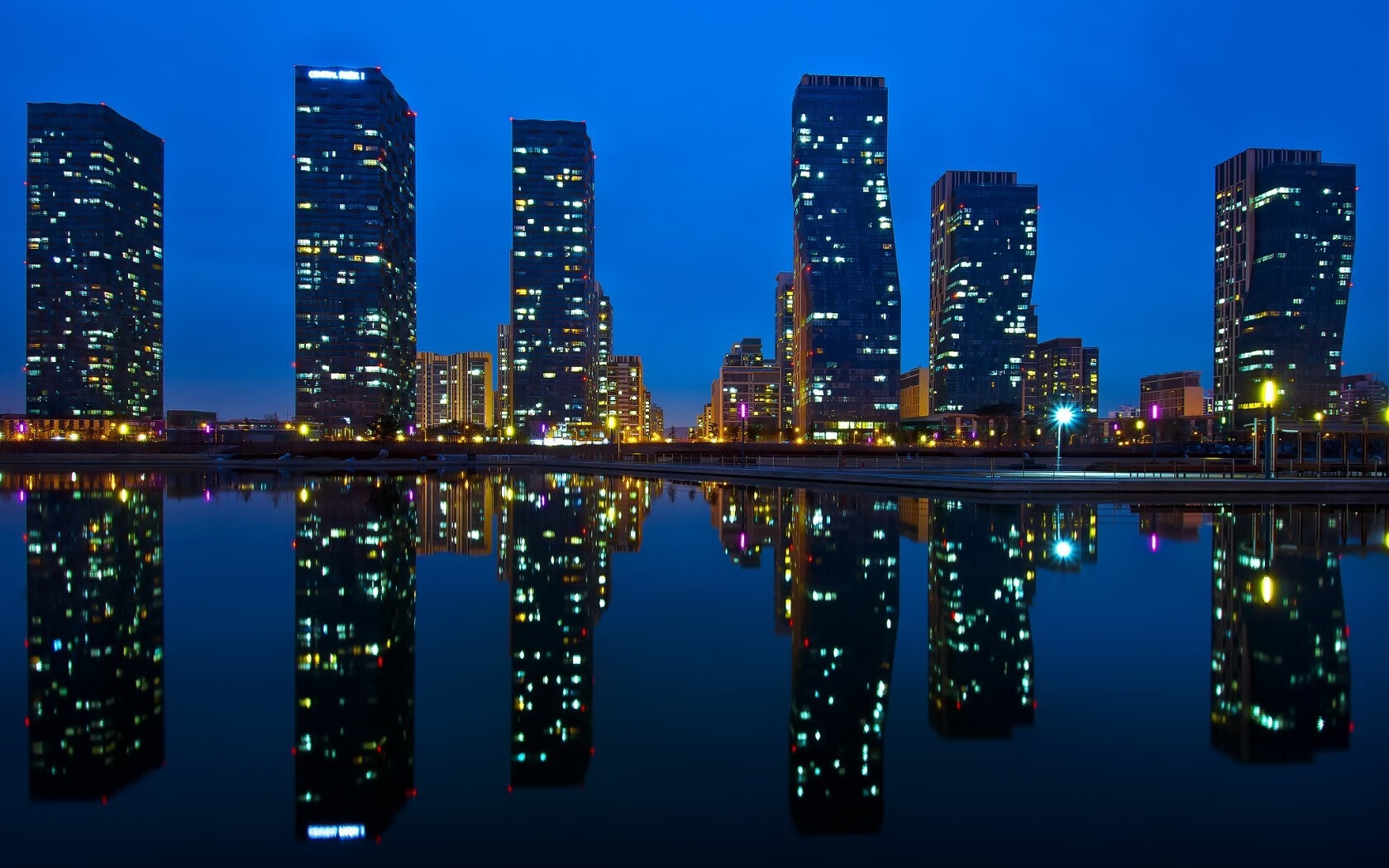 撕裂防线的手术刀与德意志铁壁,当个人英雄主义遭遇体系绞杀