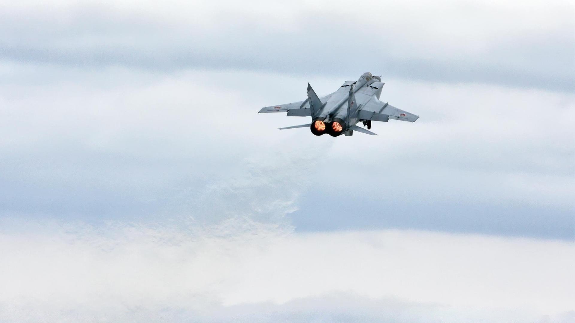 猛龙跨洋带走胜利,克莱关键先生定乾坤—记一场中美篮球交流赛